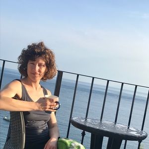 Meet your Posher, Avra